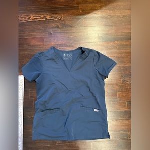 Figs scrub top size small